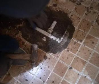 香格里拉卫生间漏水维修公司为您分享下卫生间渗水如何处理及注意事项