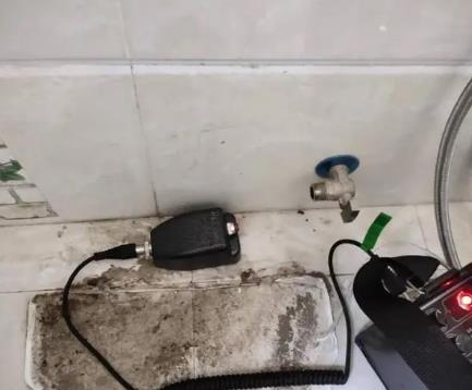 香格里拉屋顶漏水维修公司分享下卫生间漏水的危害及解决方法